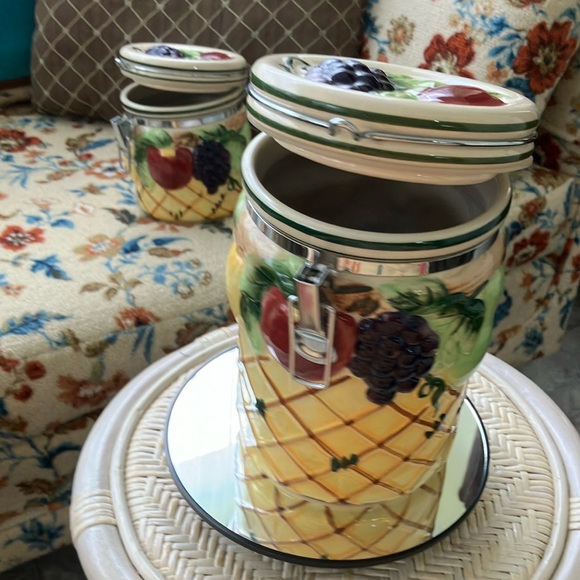 GOURMET HOME ACCENTS RAISED FRUIT Other - VINTAGE GOURMET HOME ACCENTS RAISED FRUIT CERAMIC FOOD SEAL CANISTER 8”x5”